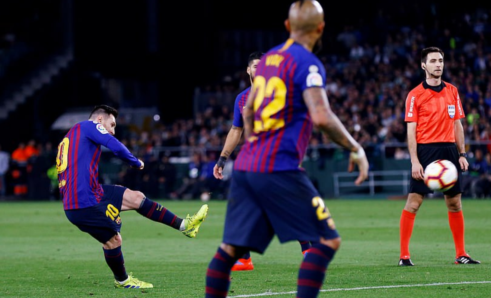 爱游戏-里昂训练开放日；窗口期复出首秀引欢呼；国王杯在即；球队文化再被提及(如何进入皇马青训)