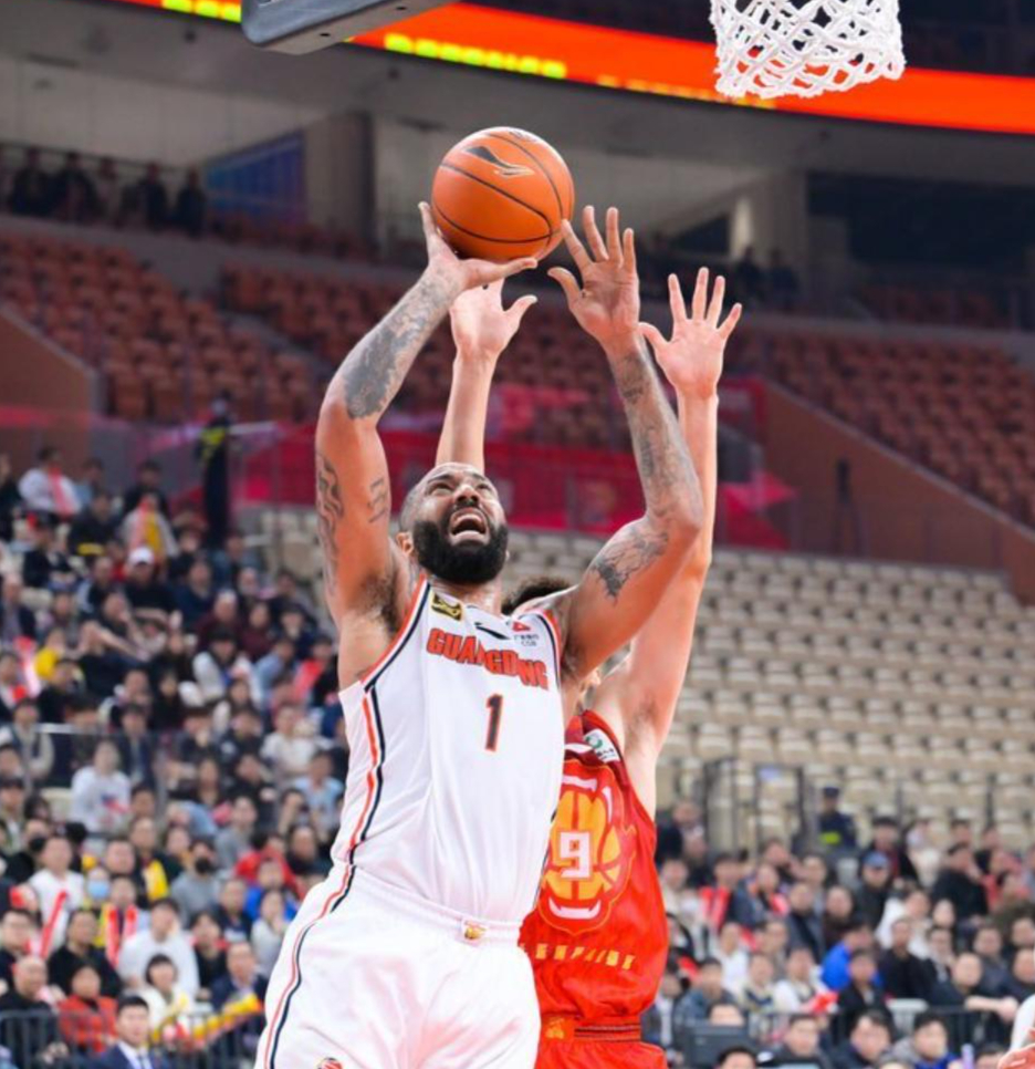 转折点！深圳男篮豪取连胜，NBA常规赛集结日攻防权衡，管理层满意，临场指挥获称赞的简单介绍